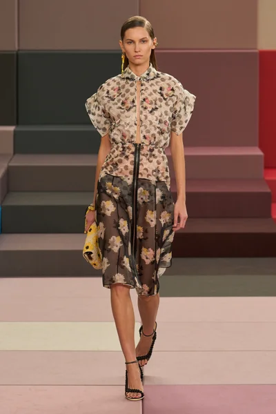 Look 64